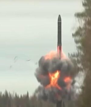 РФ-вдарила-по-Україні-ракетою-“Орєшнік”:-в-reuters-пояснили,-що-відомо-про-цю-зброю