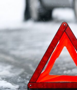 У-Володимирському-районі-зіткнулися-автівки:-двох-людей-доставили-у-лікарню