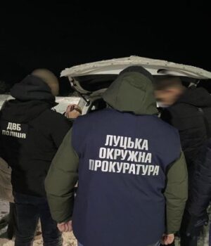 На-Волині-жінка-за-15-тисяч-гривень-«хотіла»-скласти-іспит-та-отримати-посвідчення-водія На-Волині-жінка-за-15-тисяч-гривень-«хотіла»-скласти-іспит-та-отримати-посвідчення-водія