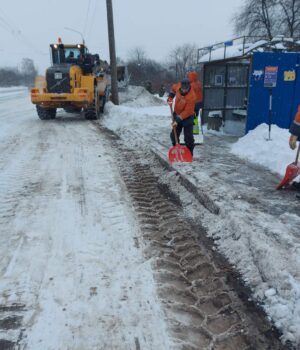 На-Волині-ліквідовують-наслідки-снігопадів:-дороги-чистять-понад-60-одиниць-спецтехніки
