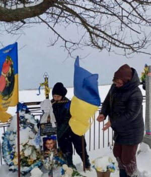 На-Волині-рідним-загиблого-Героя-Владислава-Герасименка-вручили-його-орден-«За-мужність»