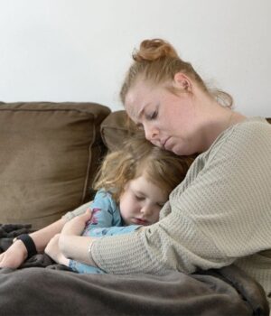 Що-таке-синдром-перенасичення-дотиками-та-чому-про-нього-важливо-говорити