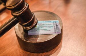 Запевняла, що це антидепресанти: на 10 років забрали права у лучанки, яку спіймали з ознаками... Запевняла,-що-це-антидепресанти:-на-10-років-забрали-права-у-лучанки,-яку-спіймали-з-ознаками.