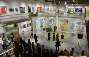 «Для мене дуже важливо бути тут»: у Луцьку відкрили виставку французької художниці. Фото «Для-мене-дуже-важливо-бути-тут»:-у-Луцьку-відкрили-виставку-французької-художниці.-Фото