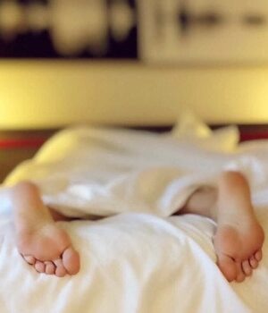 Як залучити-удачу-та відігнати-біду:-прості-обереги,-які-кладуть-під-ліжко