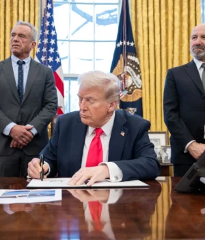 Трамп-оголосив-надзвичайний-стан-для-захисту-доходів-від-венесуельської-нафти