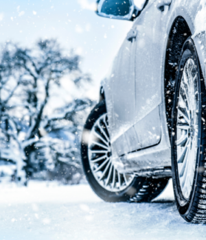 Що-робити,-якщо-авто-застрягло-у-снігу:-поради-водіям Що-робити,-якщо-авто-застрягло-у-снігу:-поради-водіям