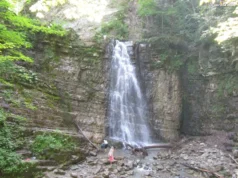 Замерз один із найвищих в Україні водоспадів – фото Замерз один із найвищих в Україні водоспадів – фото