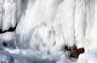 На Тернопільщині замерз найвищий рівнинний водоспад України На Тернопільщині замерз найвищий рівнинний водоспад України