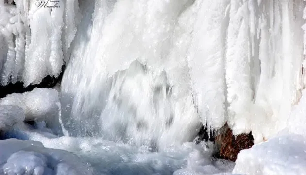 На Тернопільщині замерз найвищий рівнинний водоспад України На Тернопільщині замерз найвищий рівнинний водоспад України