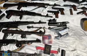 В Україні затримали банду, яка хотіла продати рекордну партію трофейної зброї В-Україні-затримали-банду,-яка-хотіла-продати-рекордну-партію-трофейної-зброї