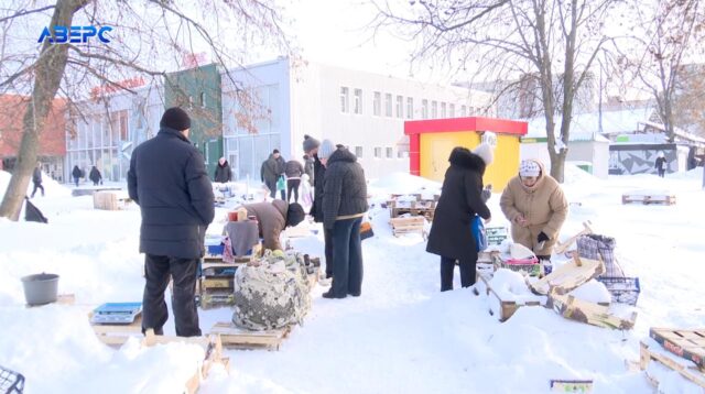 Мороз не зупиняє ні фермерів, ні покупців: що продають на луцьких ринках Мороз-не-зупиняє-ні-фермерів,-ні-покупців:-що-продають-на-луцьких-ринках