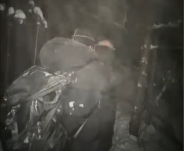 Хотіли втекти за кордон, та ледь не замерзли у лісі: поліцейські врятували лучанина та його... Хотіли-втекти-за-кордон,-та-ледь-не-замерзли-у-лісі:-поліцейські-врятували-лучанина-та-його.