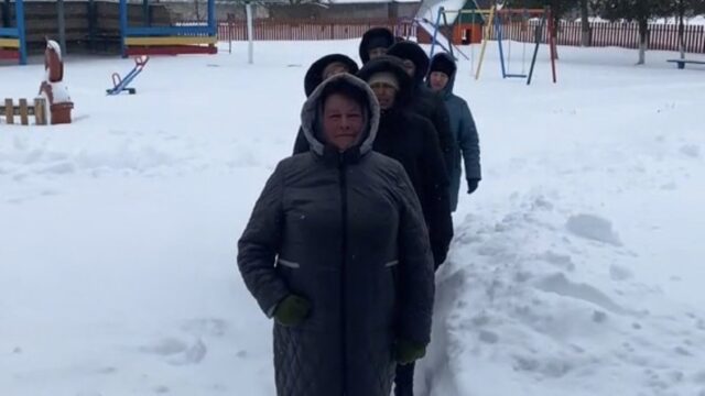 Зняли з першого дубля: відео вихователів дитсадка з Волині набрало 3,5 млн переглядів у TikTok Зняли-з-першого-дубля:-відео-вихователів-дитсадка-з-Волині-набрало-3,5-млн-переглядів-у-tiktok