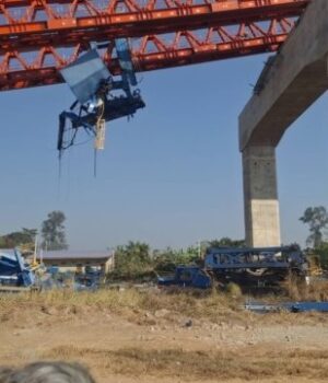 У-Таїланді-будівельний-кран-упав-на-пасажирський-потяг-–-десятки-загиблих-і-постраждалих