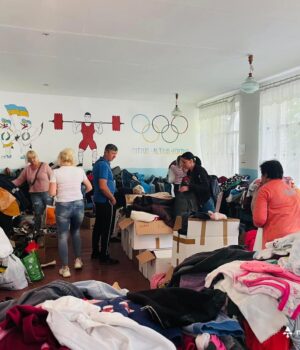 «Банк-одягу»:-у-Нововолинську-мешканці-та-ВПО-можуть-безкоштовно-отримати-необхідні-речі