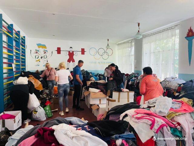 «Банк одягу»: у Нововолинську мешканці та ВПО можуть безкоштовно отримати необхідні речі «Банк-одягу»:-у-Нововолинську-мешканці-та-ВПО-можуть-безкоштовно-отримати-необхідні-речі