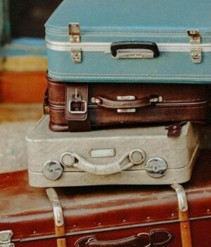 Вибери-валізу —-і дізнайся,-що тримає-тебе-на місці