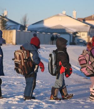 Школи-готуються-до-повернення-дітей:-як-на-Волині-навчатимуться-у-мороз-і-під-час-вимкнень.