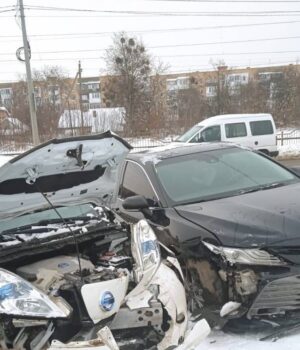 Автівки-отримали-значні-ушкодження:-у-Луцьку-toyota-зіткнулася-з-nissan Автівки-отримали-значні-ушкодження:-у-Луцьку-toyota-зіткнулася-з-nissan