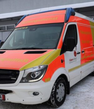 Луцька-громада-передала-воїнам-спецавтомобіль.-ФОТО