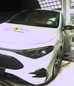 mercedes-cla-став-найбезпечнішим-автомобілем-Європи-2025-року,-обійшовши-tesla
