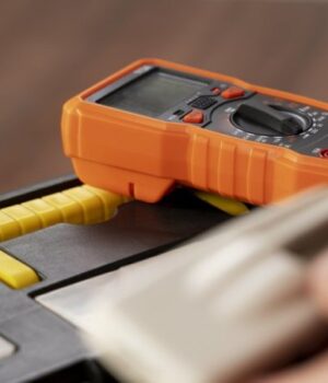 Шахраї-продали-підприємцям-з-Волині-неіснуючі-акумулятор-та-інвертор