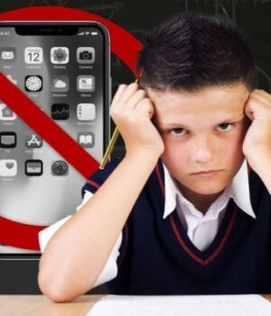 Затвердили-перелік-предметів,-із-якими-заборонено-перебувати-у-школах.-СПИСОК