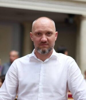 Волинський-«слуга»-Стернійчук-—-у-списку-осіб,-з-якими-Тимошенко-заборонено-спілкування