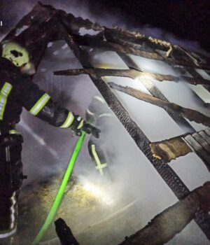 Через-замикання-мережі-у-селі-на-Волині-горіла-господарська-споруда