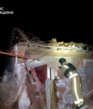 Росіяни-вдарили-авіацією-по-житловому-сектору-Сум:-є-постраждалі,-серед-них-дитина