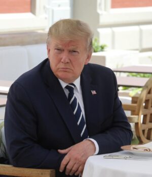 Трамп-таємно-придивляється-до-нової-жертви,-доки-усі-відволічені-на-Гренландію,-–-nbc-news