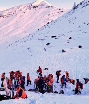 Внаслідок-сходження-лавин-загинули-одразу-вісім-лижників