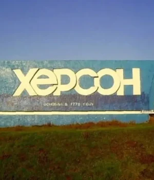 російські-війська-атакували-Херсон-дронами:-є-поранені