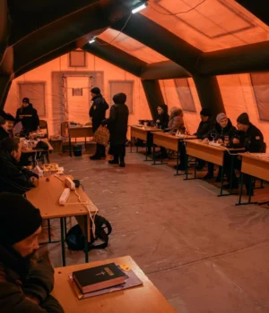 У-Києві-та-області-працюють-130-"Пунктів-незламності"-ДСНС:-скільки-людей-отримали-допомогу