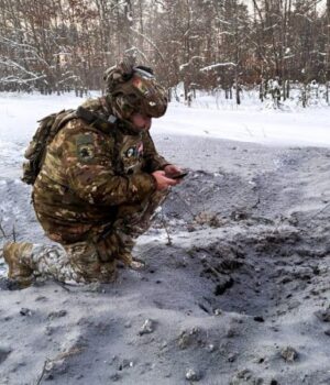На-Рівненщині-поблизу-колій-знайшли-скинуті-російськими-дронами-міни