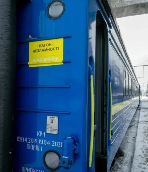 УЗвідправила у регіони 30 «Вагонів незламності» – фото