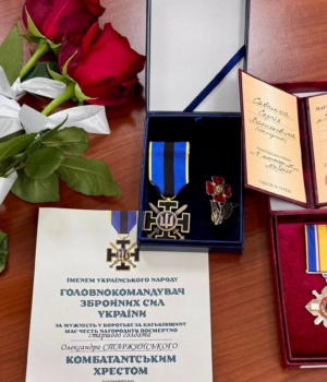 У-Нововолинську-рідним-двох-полеглих-військових-вручили-їхні-посмертні-нагороди