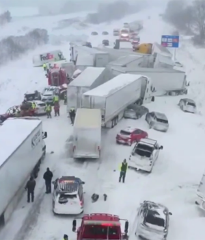 У-США-понад-100-автомобілів-потрапили-в-ДТП-через-сильний-снігопад