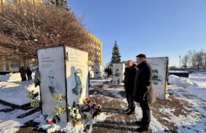 Нововолинці вшанували пам’ять Захисників Донецького аеропорту Нововолинці-вшанували-пам’ять-Захисників-Донецького-аеропорту