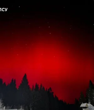 Полярне-сяйво-над-Карпатами:-прикордонники-зафіксували-рідкісне-явище