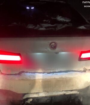 У-Луцьку-патрульні-зупинили-bmw-з-липовими-номерами