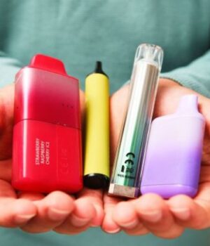 На-Волині-судили-учня,-який-курив-«електронку»-у-ліцеї