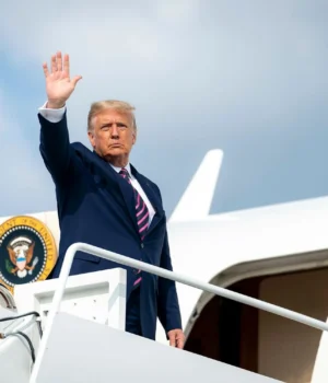 Трамп-знову-попрямував-до-Давоса-після-проблем-з-літаком-air-force-one