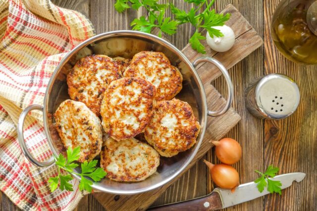 Навіщо додавати манку в котлети і тефтелі: розкриваємо секрети радянської кулінарії Навіщо-додавати-манку-в-котлети-і-тефтелі:-розкриваємо-секрети-радянської-кулінарії