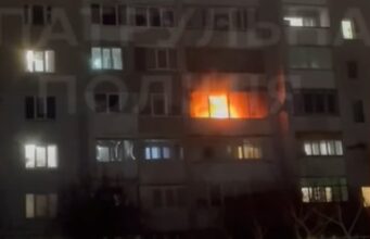 У Луцьку з палаючої квартири врятували жінку. ВІДЕО У-Луцьку-з-палаючої-квартири-врятували-жінку.-ВІДЕО