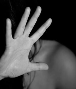 У-Польщі-двоє-молодиків-зґвалтували-15-річну-українку У-Польщі-двоє-молодиків-зґвалтували-15-річну-українку