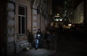 Графіки не діють: в Україні знову запроваджують аварійні відключення світла Графіки-не-діють:-в-Україні-знову-запроваджують-аварійні-відключення-світла