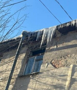 У-Луцьку-можуть-штрафувати-за-неприбрані-бурульки-на-дахах