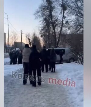 У-Ковелі-п’яні-чоловіки-заблокували-та-побили-бус-ТЦК У-Ковелі-п’яні-чоловіки-заблокували-та-побили-бус-ТЦК